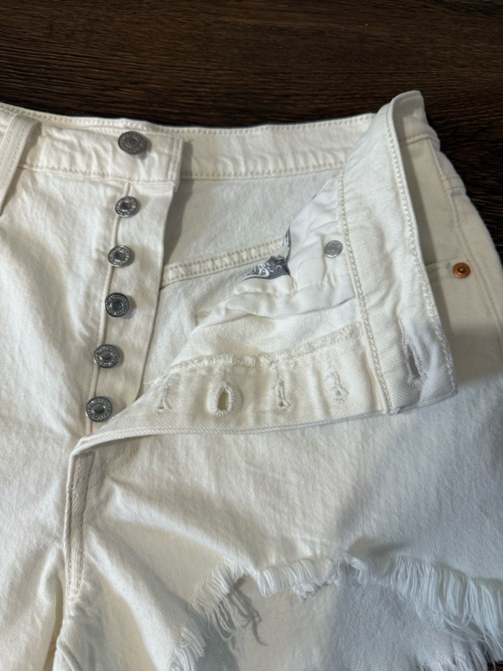 Levi’s High Waisted White Jean Shorts, Woman’s size 31 / 10 - Picture 2 of 8